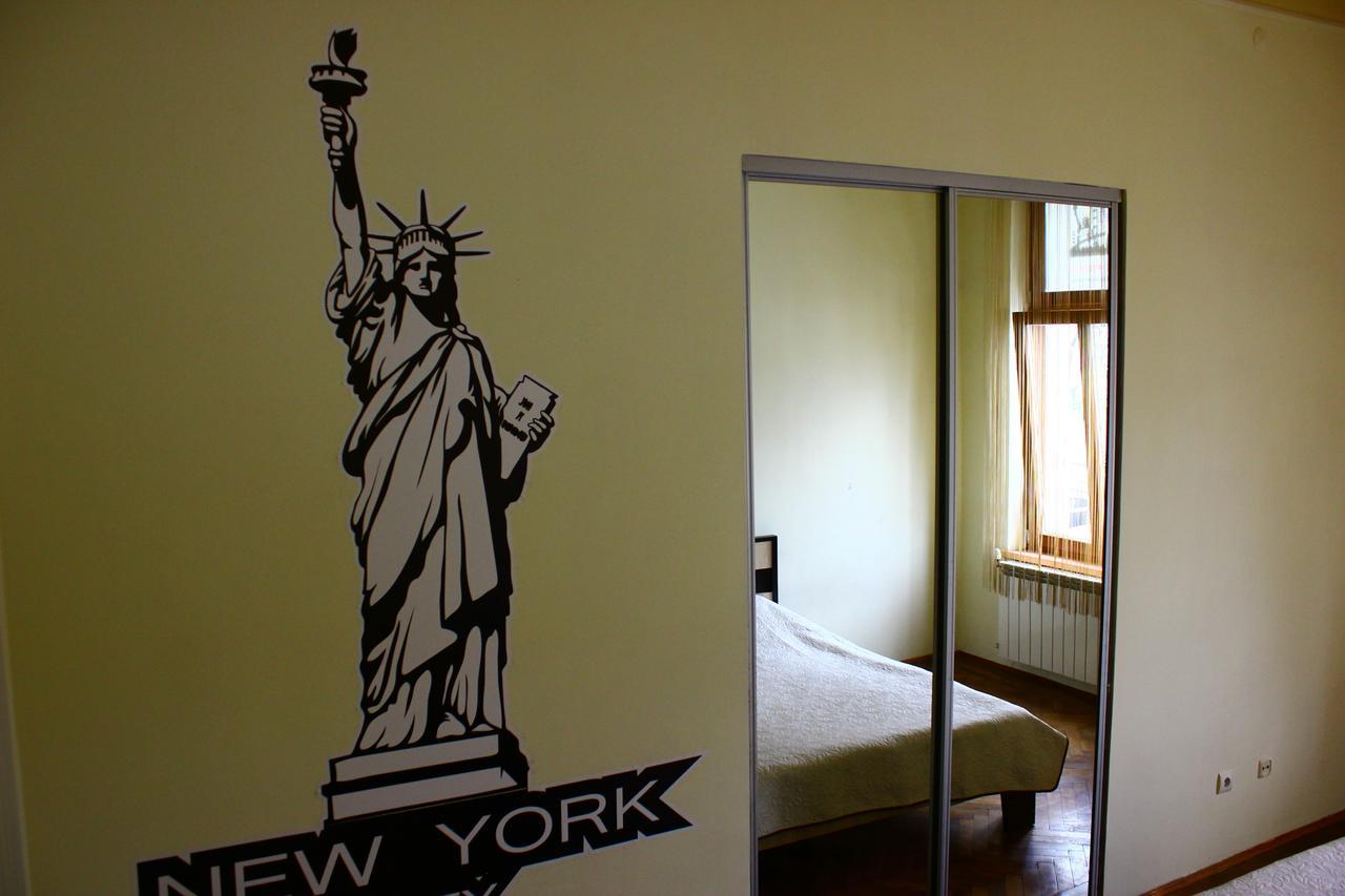 New York Hostel Lviv Buitenkant foto